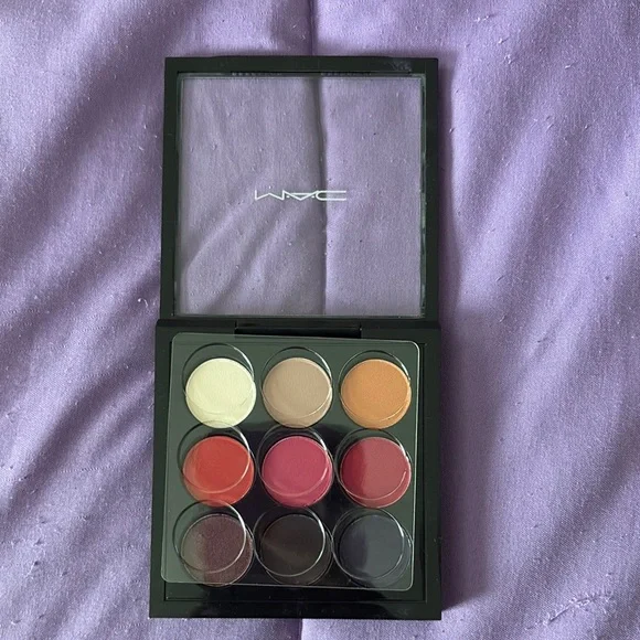 MAC Cosmetics 9-Pan Eyeshadow Palette - Vibrant Shades - Picture 3 of 4